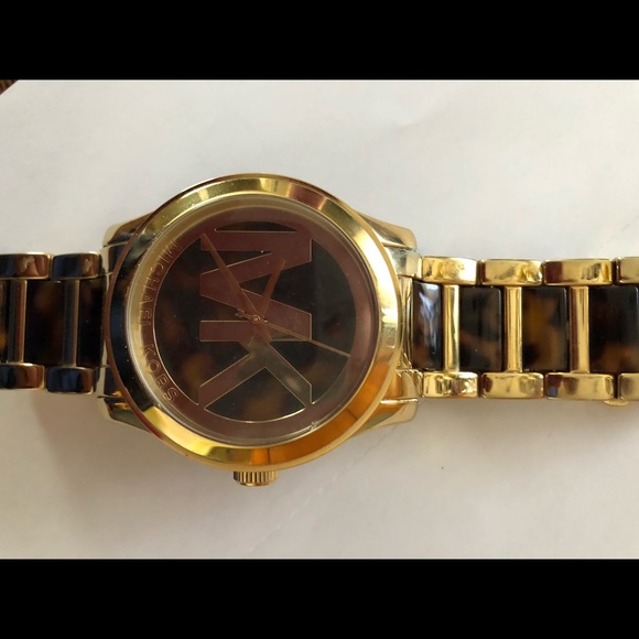 Michael Kors oversized watch - Picture 1 of 3